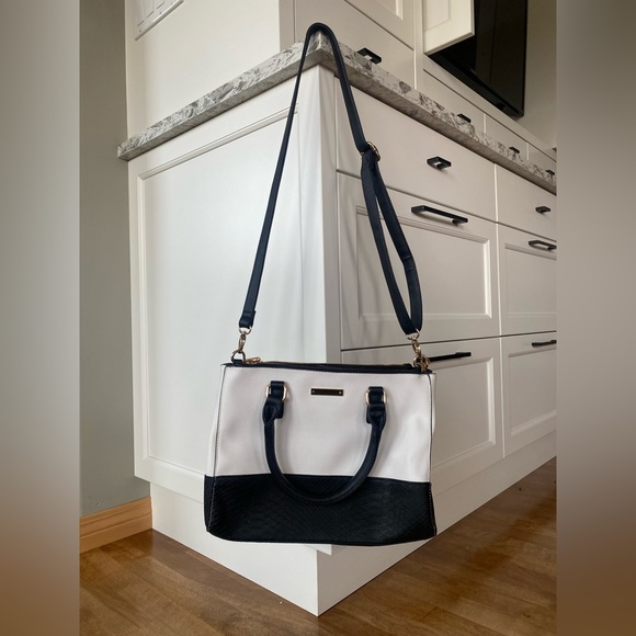 5/$50 🌷🌼🌿 CALL IT SPRING Large Crossbody Purse - Picture 13 of 15